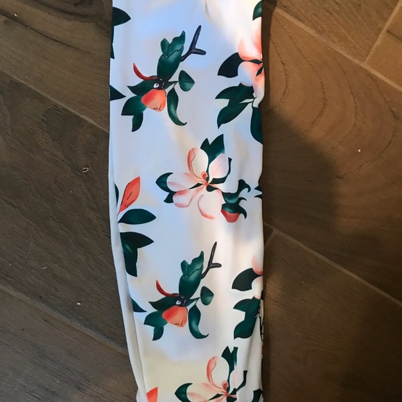 Bikini tops - Picture 2 of 16